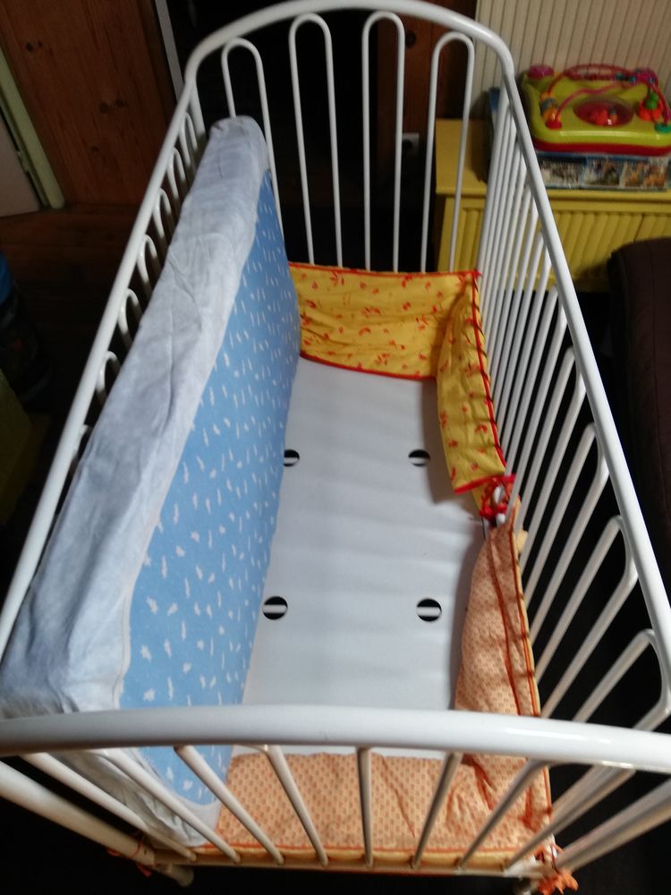 Lit m�tallique b�b� 35 Saint-Laurent-des-Vignes (24)