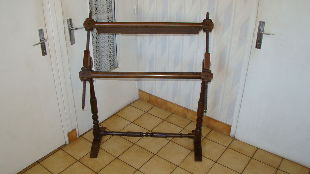 M�tier � tapisserie en bois vintage
100 Gargenville (78)