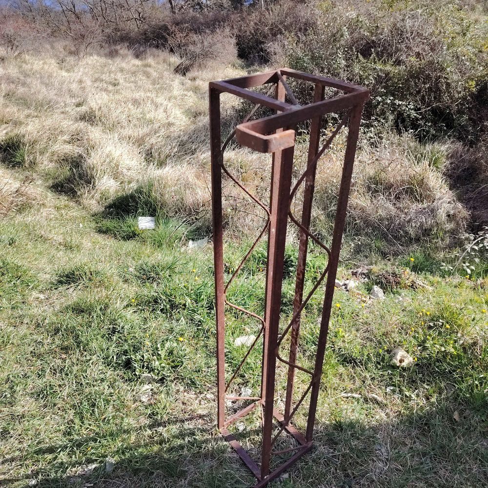 1 mettre de jardini�re en Fer Forg� 20 Toudon (06)