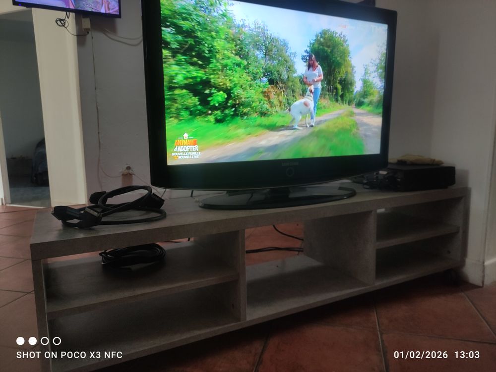 Meuble TV 150Lx39Px40H gris TBEG 80 Saverdun (09)