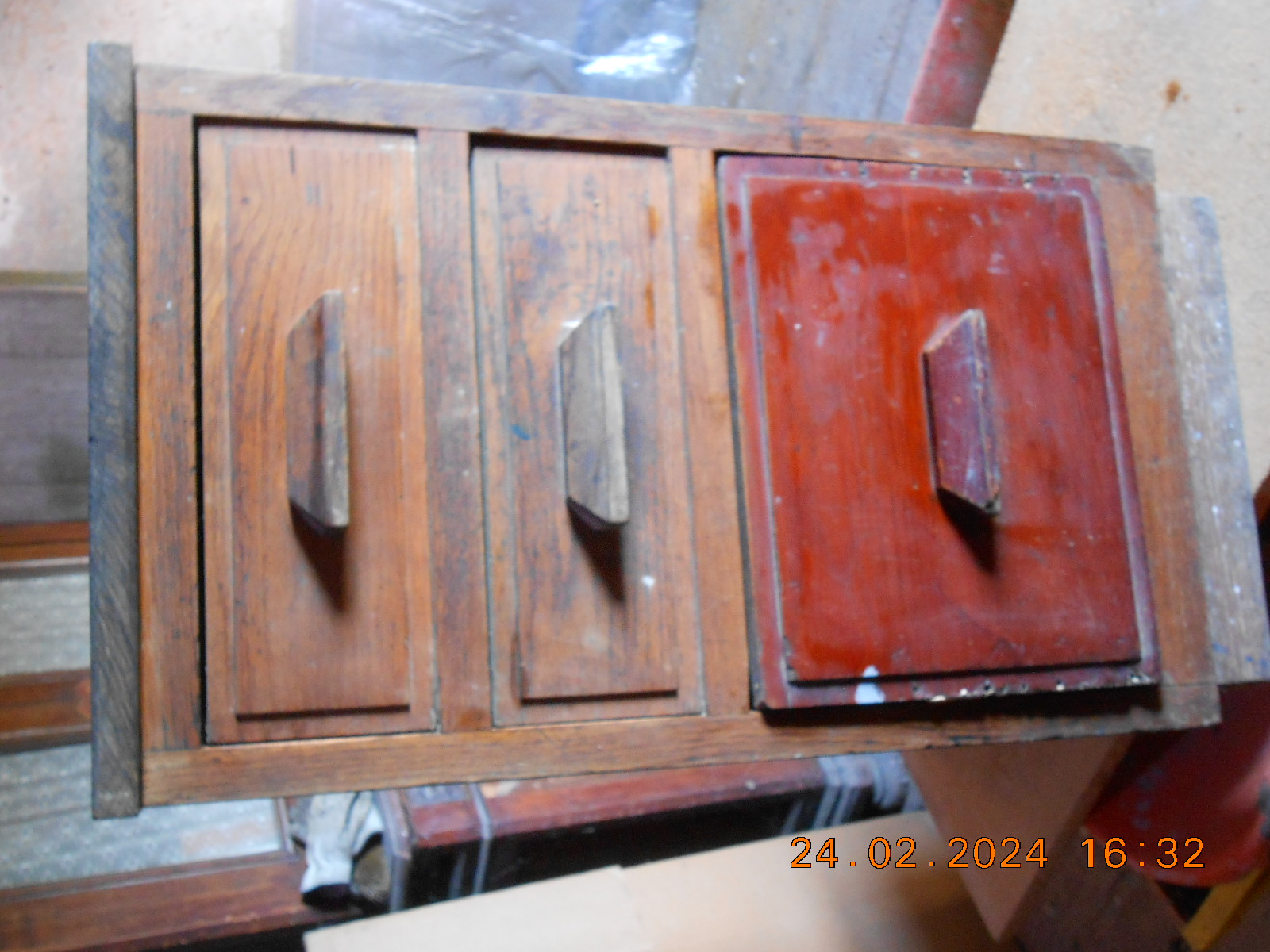 MEUBLE ANCIEN 3 TIROIRS 70 B�g�-la-Ville (01)