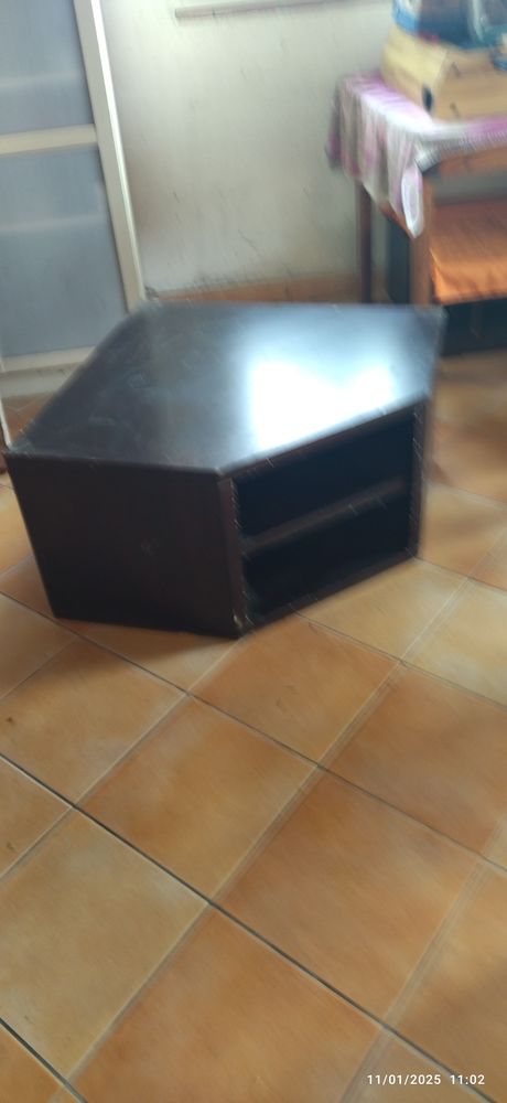 Meuble d angle pour t�l� 
Noir 10 Villeneuve-du-Par�age (09)