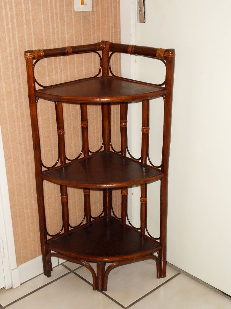 Meuble d'angle en Rotin 
Bon �tat
8 Sorbiers (42)