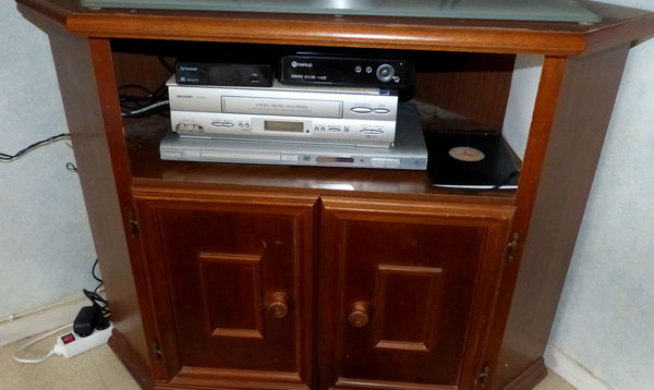 MEUBLE D'ANGLE TELEVISION 0 Saint-Nolff (56)