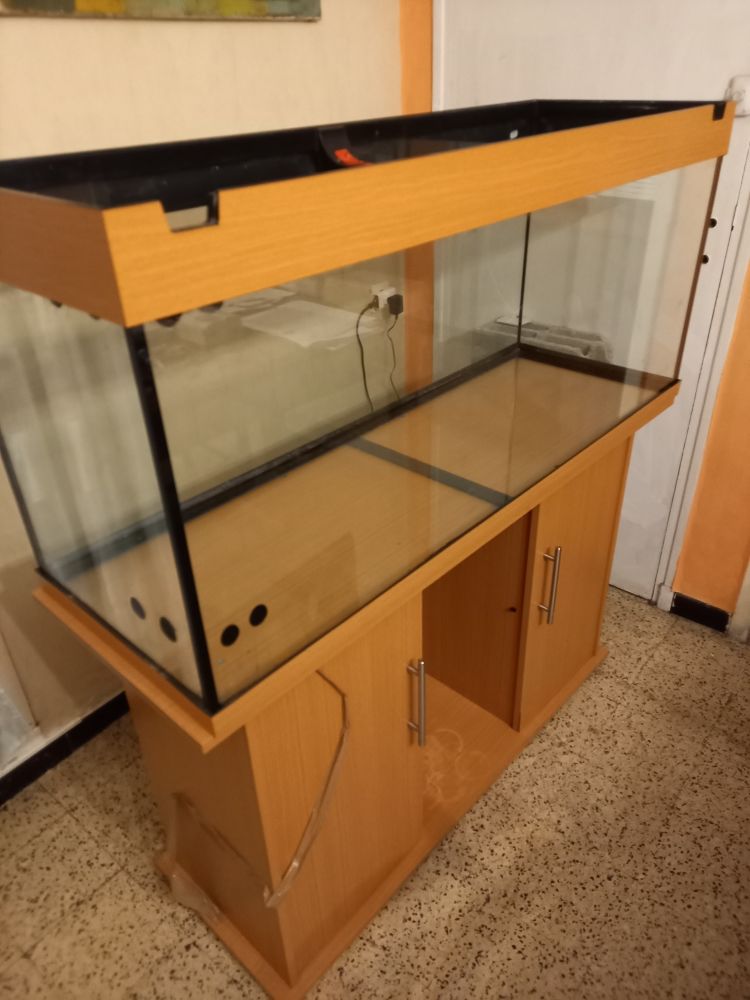 MEUBLE AQUARIUM OU TV OU AUTRE 60&euro; 60 Marseille 13 (13)