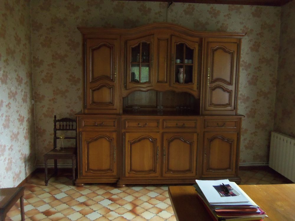 MEUBLE AVEC VITRINE 200 Juillac-le-Coq (16)