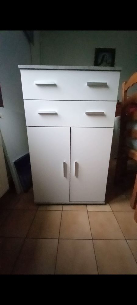 Meuble blanc et gris
30 Amiens (80)