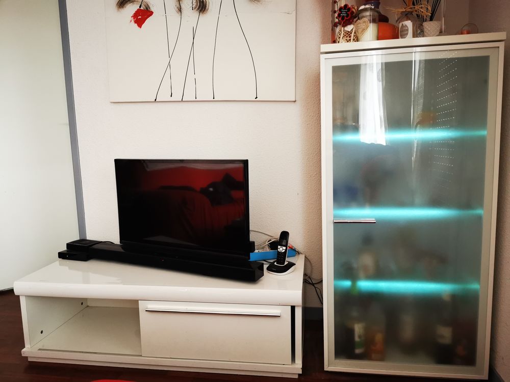 Meuble blanc laqu� TV ainsi que meuble 3 etageres lumineux 0 Villeneuve-sur-Lot (47)