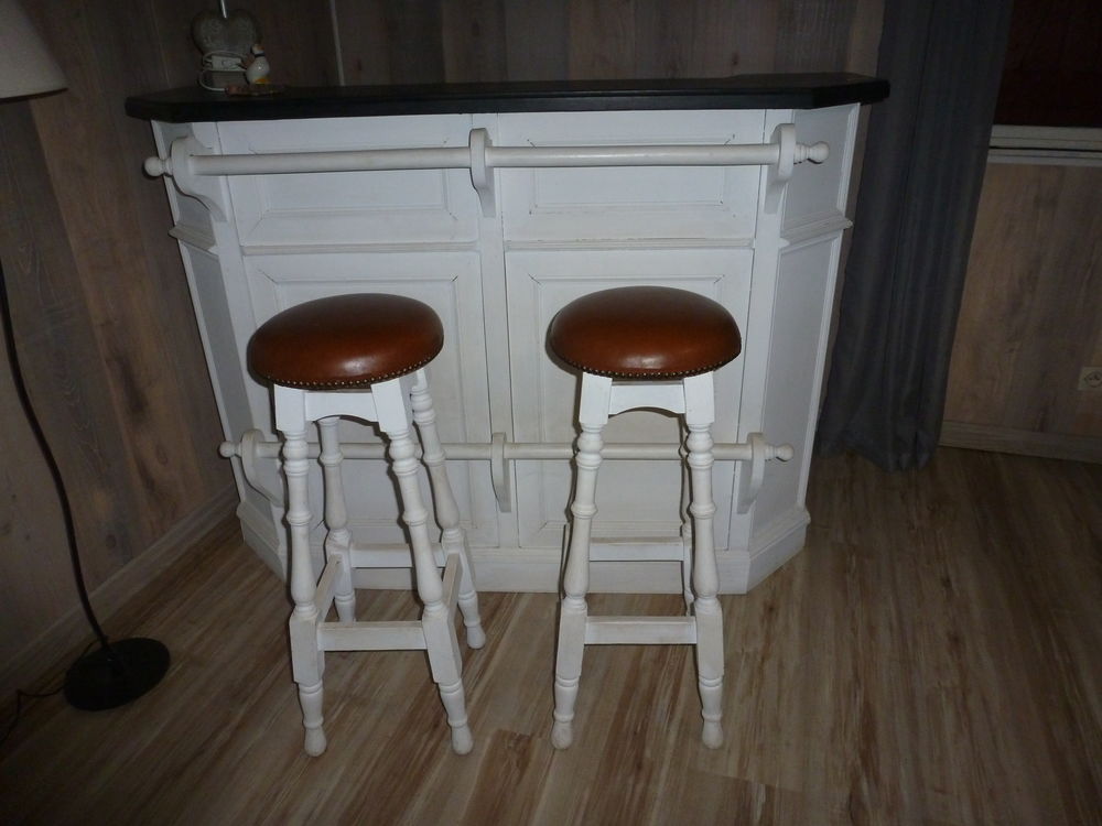 Meuble Bar bois avec 2 tabourets 100 Saint-Julien-les-Rosiers (30)
