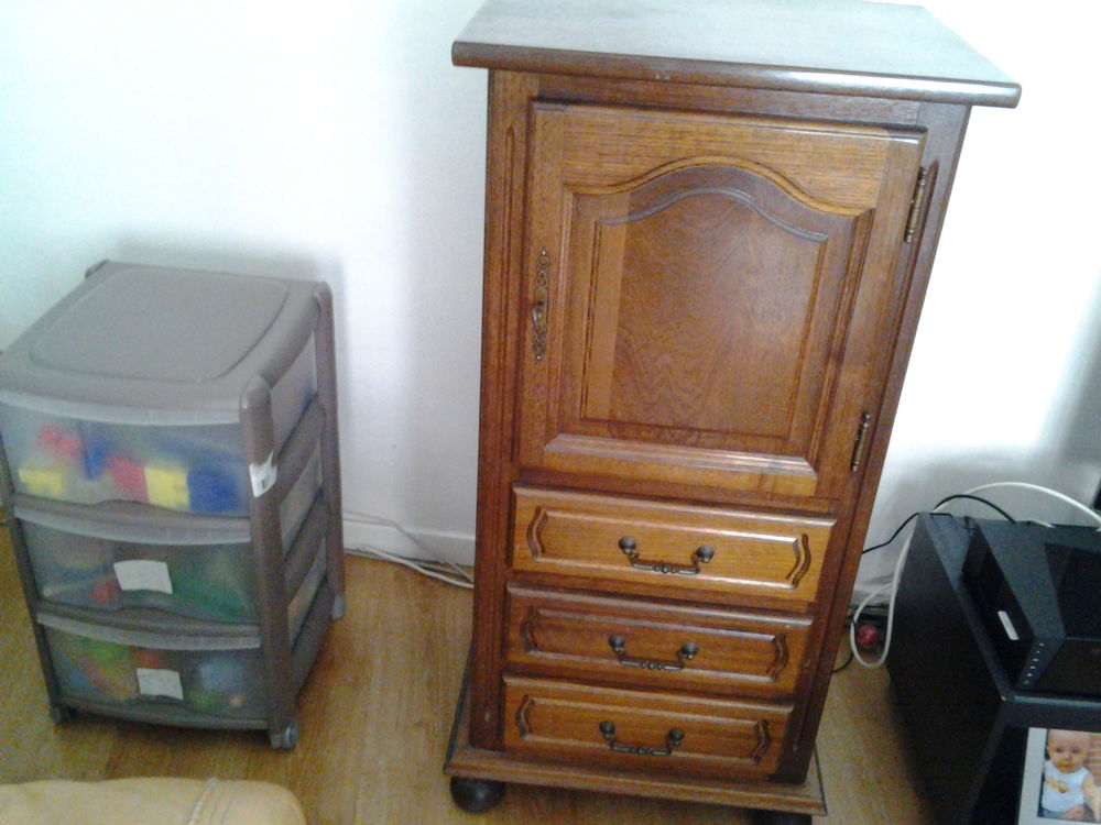 meuble en bois 50 � � d�battre 0 Croix (59)