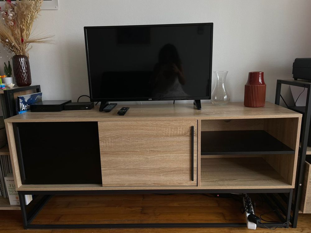 Meuble TV bois - 150 cm - bon �tat - 75 �
75 Nantes (44)