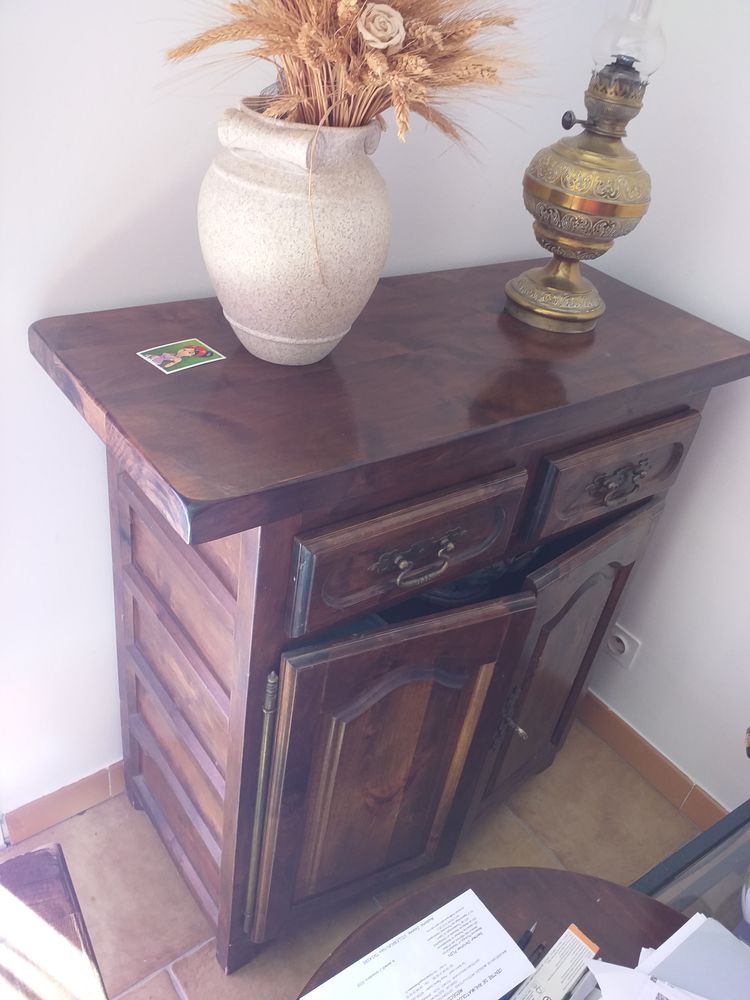 meuble bas en bois massif , avec 2 portes et 2 tiroirs 70 Lorgues (83)