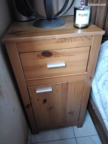 MEUBLE BAS EN BOIS pouvant servir de table de chevet 40 L'Ha�-les-Roses (94)