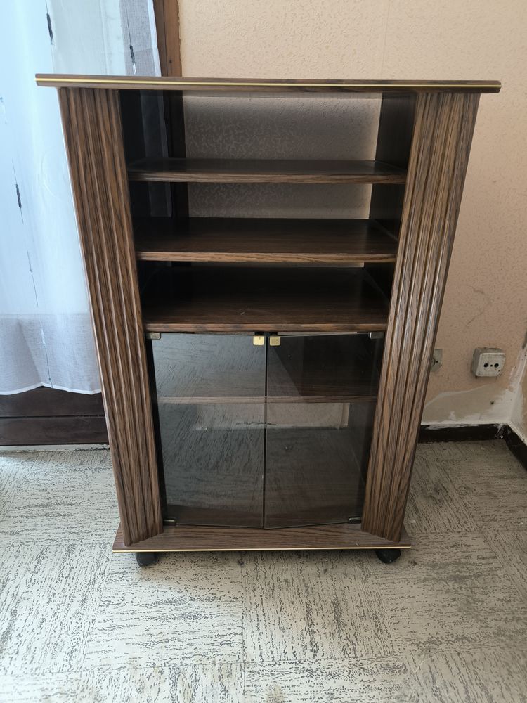 Meuble TV en bois sur roulettes avec portes en verre 15 Montataire (60)