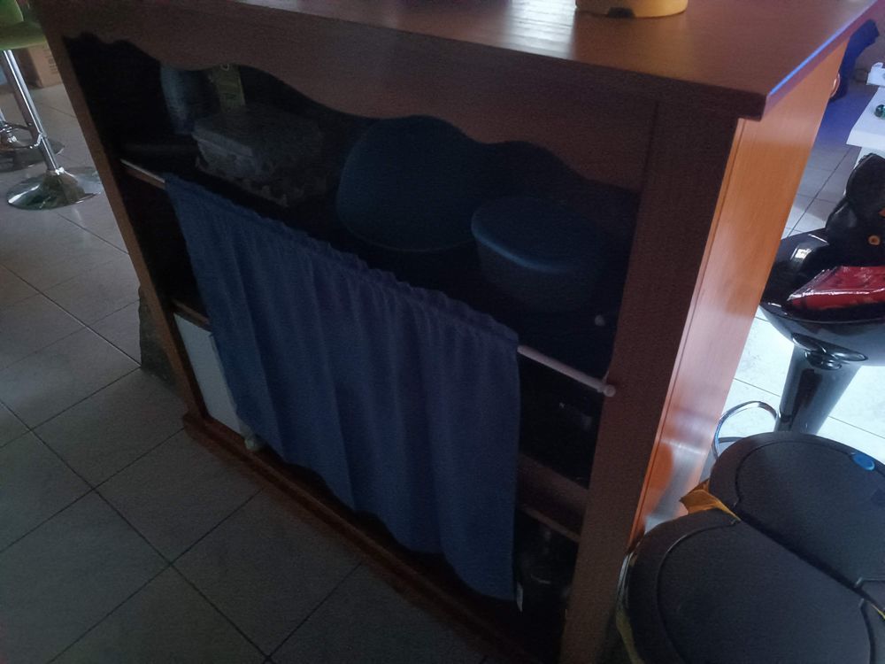 Meuble bar en bois solide. 30 Saint-Herblon (44)