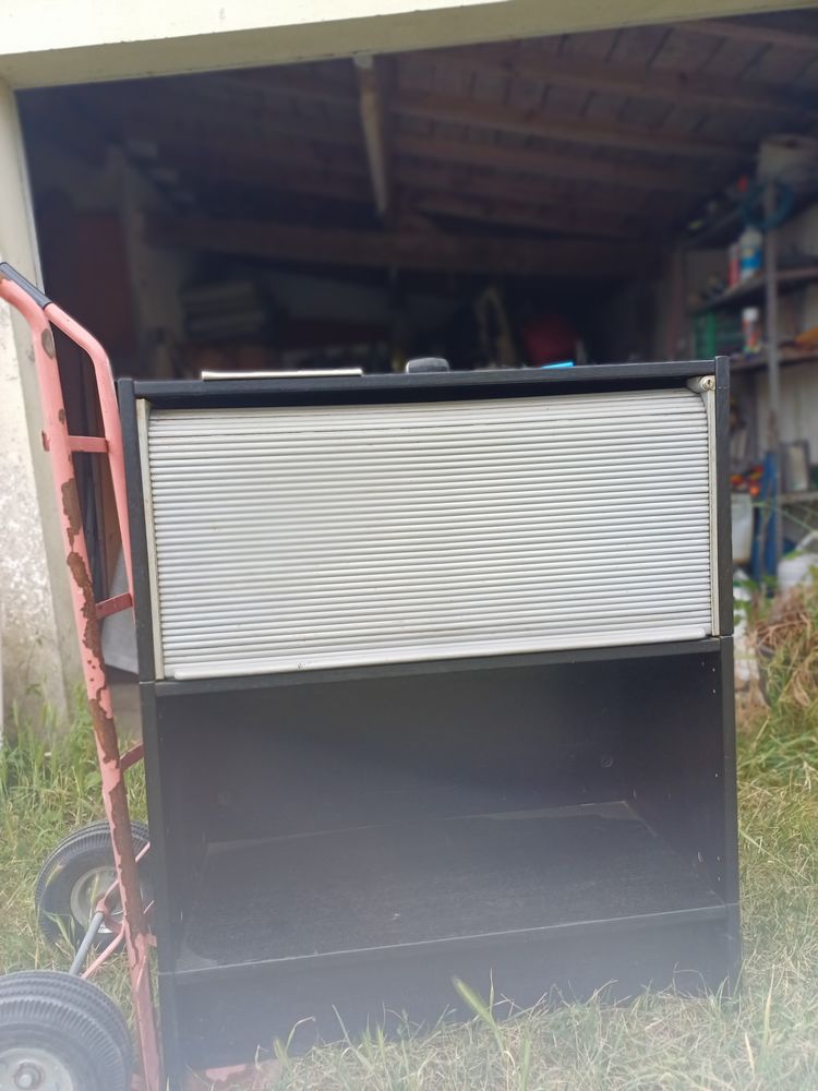 MEUBLE DE BUREAU � RIDEAU 10 Saint-M�dard-de-Guizi�res (33)