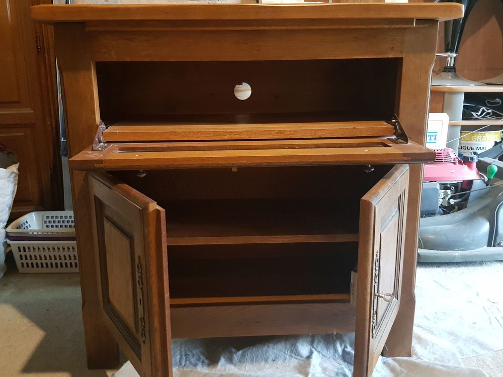 meuble TV en ch�ne massif avec plateau tournant 300 Mesvres (71)