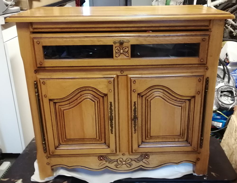 Meuble  ch�ne massif �pi de bl� 250 Courri�res (62)