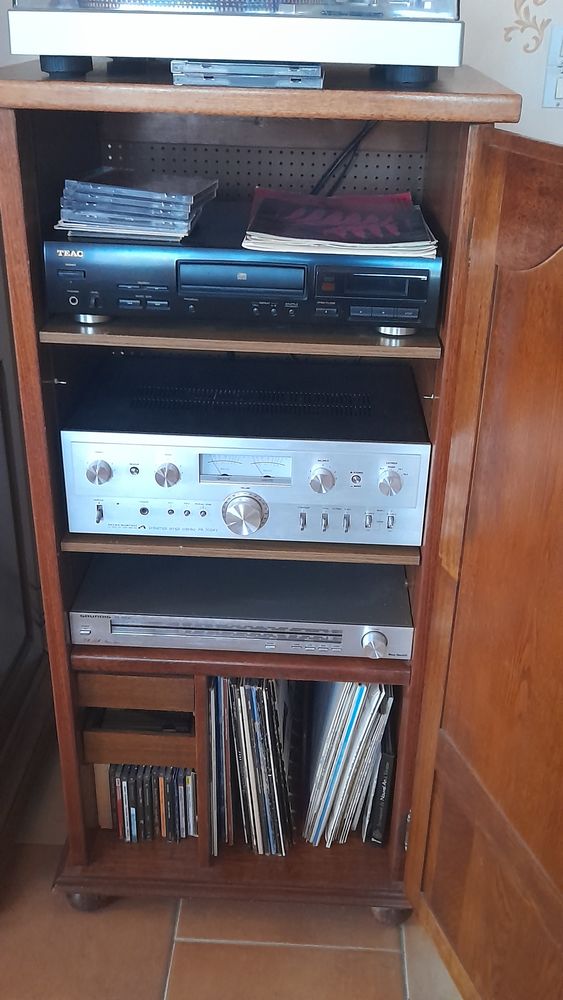 MEUBLE HI FI en ch�ne massif 35 La Chauss�e-Saint-Victor (41)