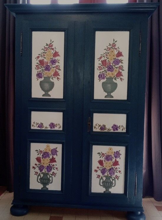 Meuble en chene peint a la main. 350 Frotey-l�s-Vesoul (70)