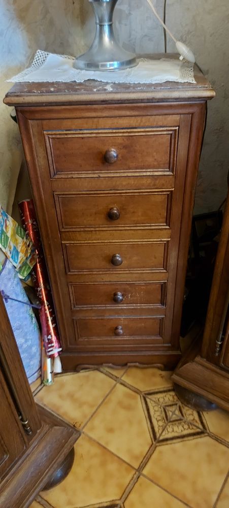 MEUBLE EN CHENE A PRENDRE SUR PLACE 60 Menucourt (95)