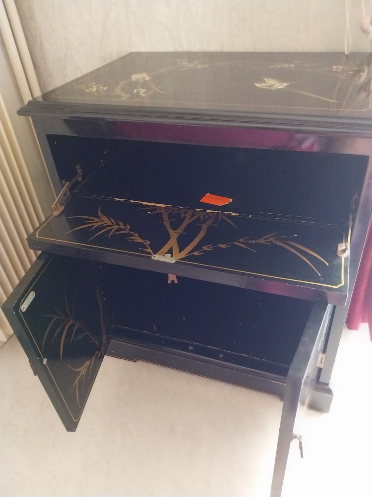 MEUBLE CHINOIS LAQUE NOIR
PLATEAU TOURNANT 80 Paris 13 (75)