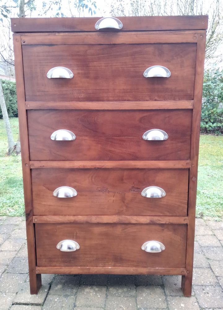 Meuble de commerce. 300 Vierzon (18)