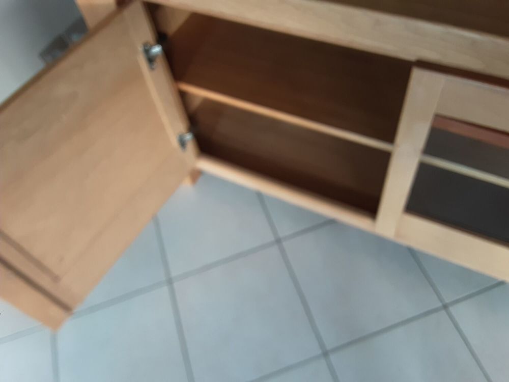 Meuble bas contemporain  en ch�ne massif. 230 Saint-Just (01)