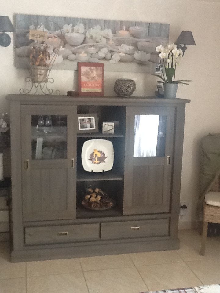  meuble de           couleur gris avec vitrine 130 Le Mesnil-en-Thelle (60)