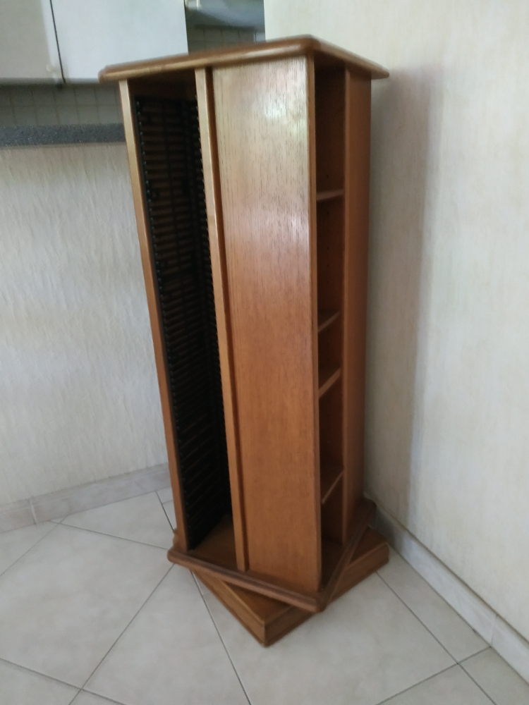 Meuble d�co/rangement de CD sur plateau rotatif en ch�ne massif, � d�battre 170 Le Cannet (06)