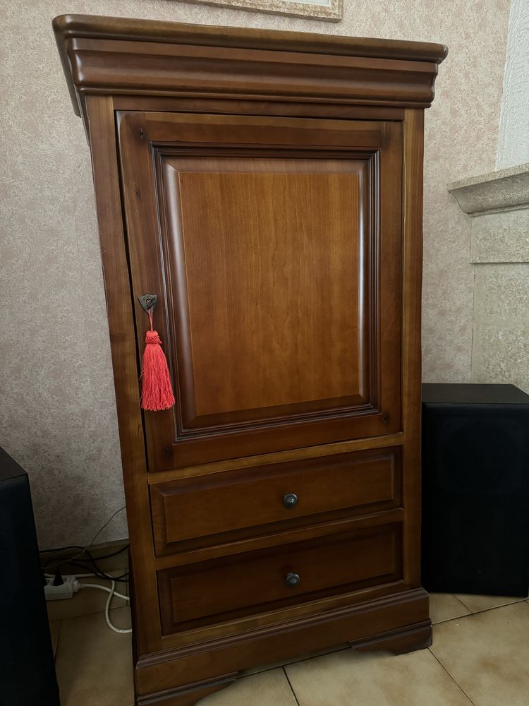 Meuble Hifi �l�gant en Merisier - Tr�s Bon �tat - H1,15 x L0 100 Rochefort (17)