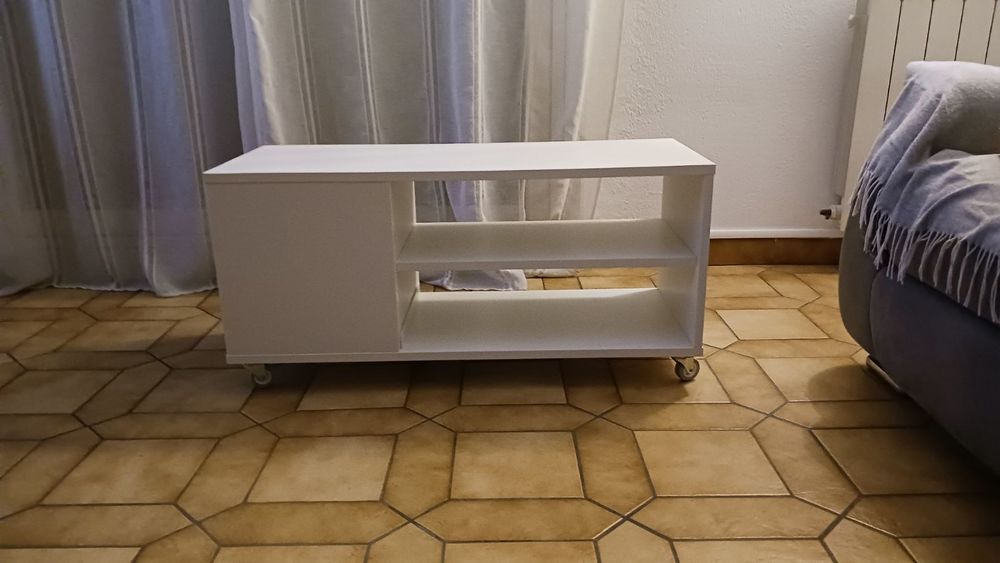 Meuble ikea. Bois laqu� blanc.  Nombreux rangements. 50 La Valette-du-Var (83)
