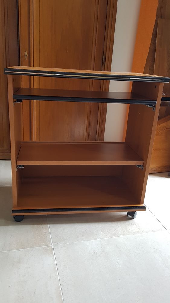 Meuble informatique sur roulettes
20 Gif-sur-Yvette (91)