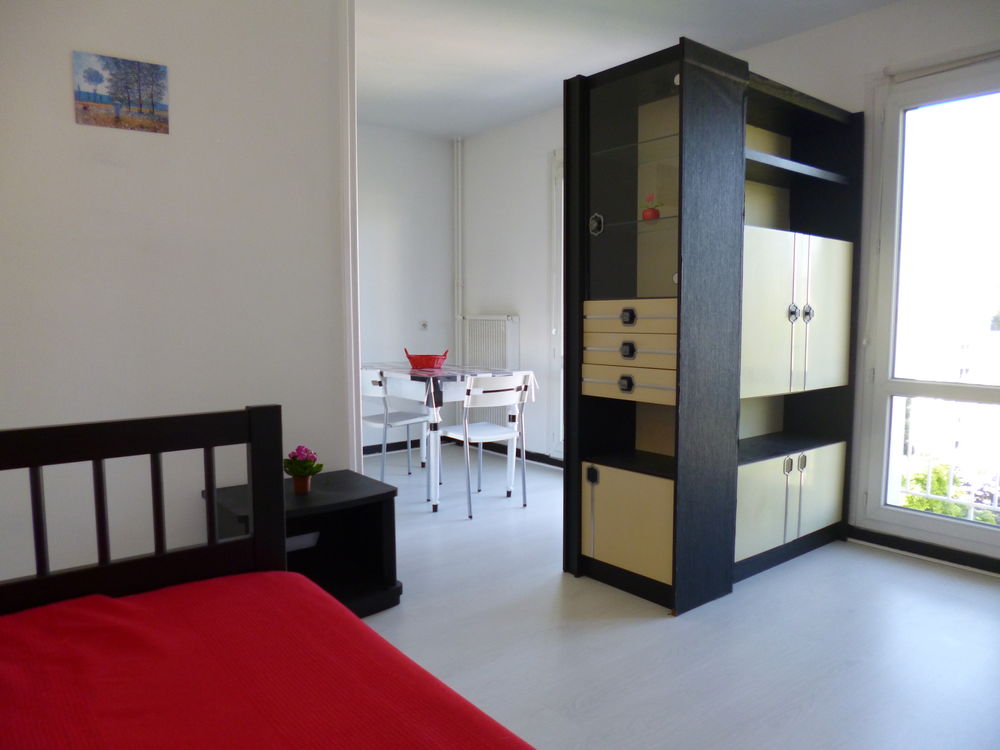 MEUBLE  LIVING   en bois noir et blanc  2 parties  50 � 0 Saint-Etienne (42)