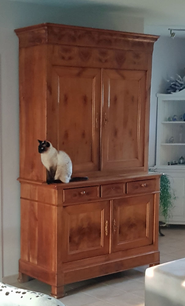 Meuble merisier massif et plaqu� , style Louis Philippe. 300 Montgivray (36)