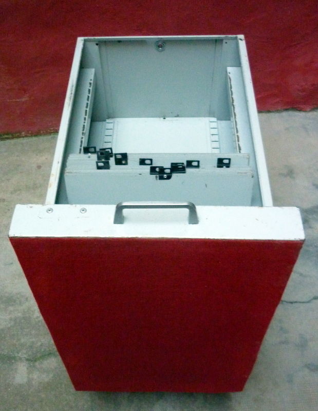 Meuble m�tallique de bureau + CADEAU. 70 Verg�ze (30)