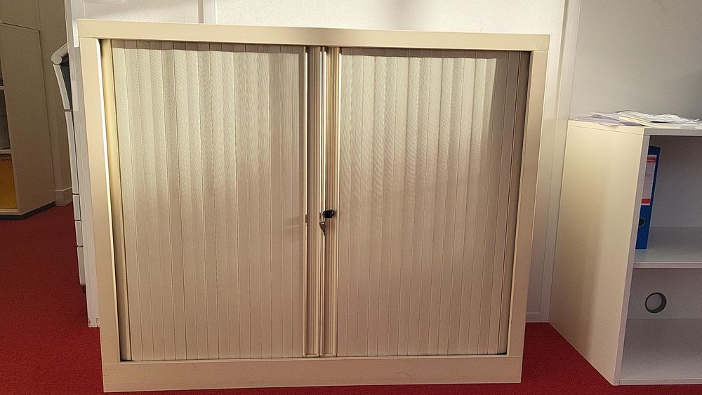 Meuble bas m�tallique 2 portes coullissantes avec cl�s 50 Saint-Germain-en-Laye (78)