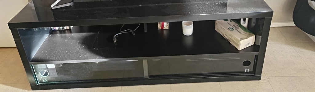 Meuble TV noir avec portes en verre 30 Saint-Herblain (44)