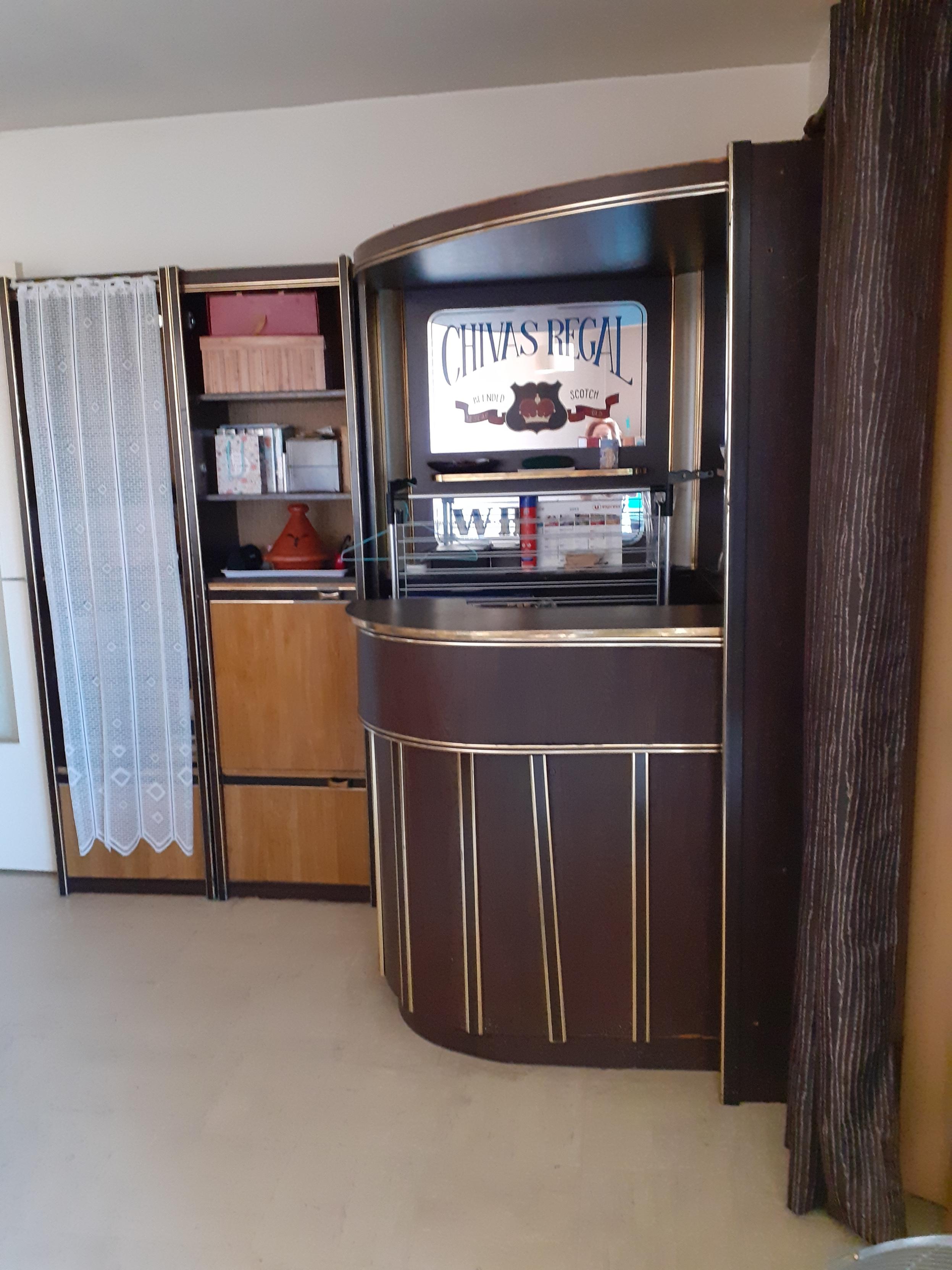 Meuble-bar + petite penderie.
0 Lunel (34)