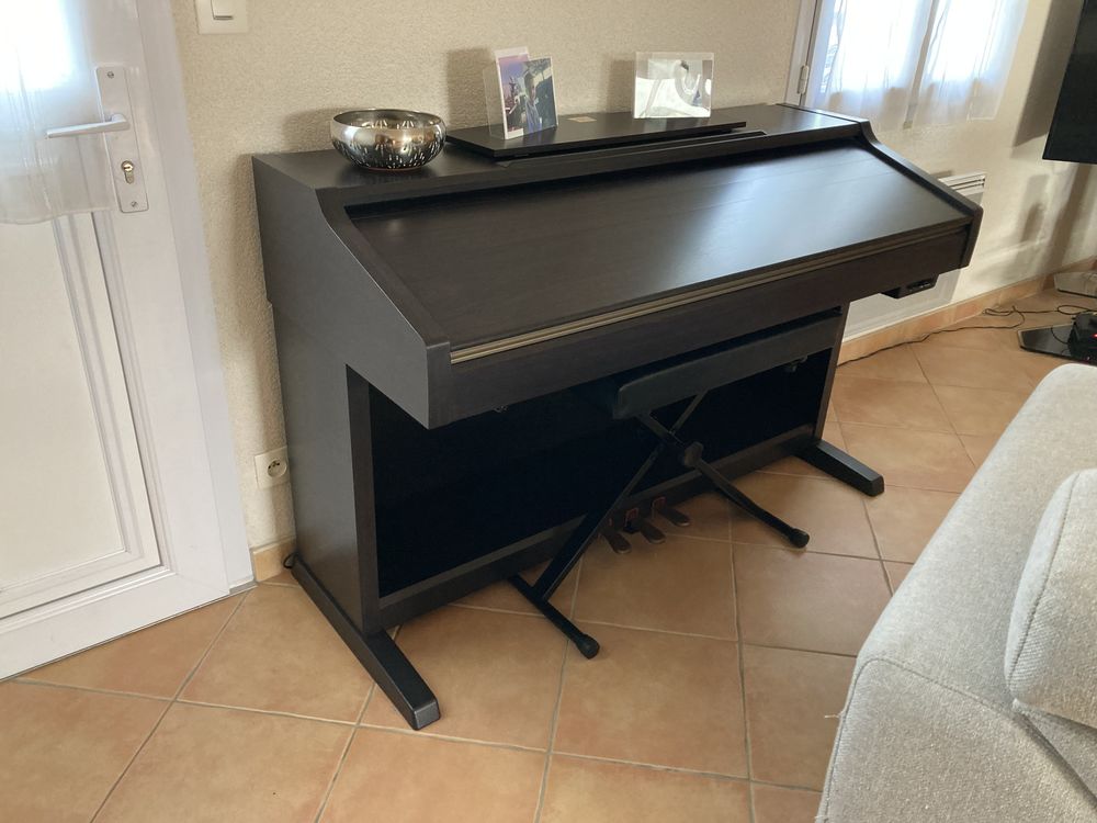 Meuble Piano Yamaha Clavinova CVP 204 1500 Bourgneuf-en-Retz (44)