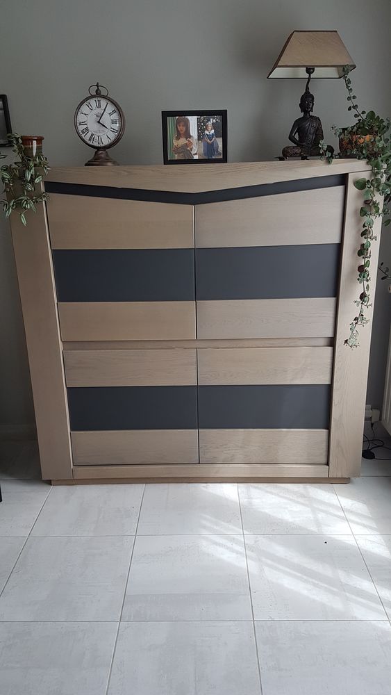 meuble ' portes avec �clairage (incrustation vert mat).
150 Cerelles (37)