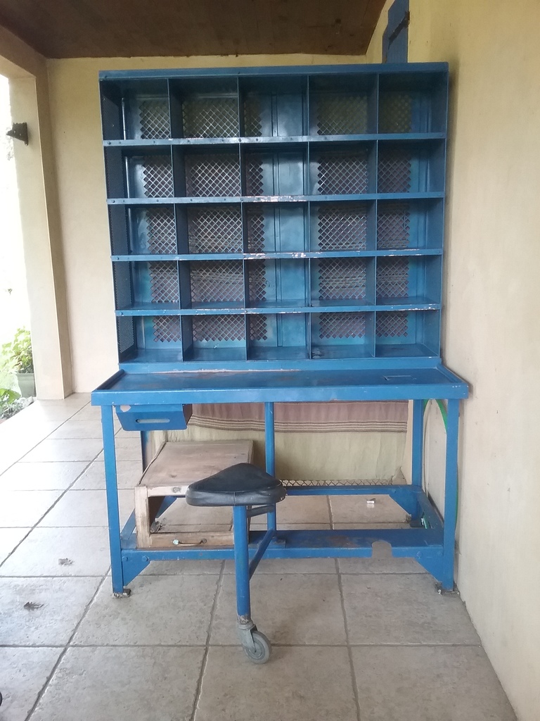 meuble de la poste ann�e 50 400 Mialet (30)