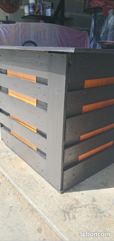 Meuble pour bar en forme � l'�querre en bois . 0 �pernay (51)