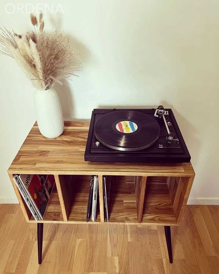 Meuble pour rangement vinyle en bois, ch�ne massif, huil� avec de l'huile de lin 170 Rouen (76)