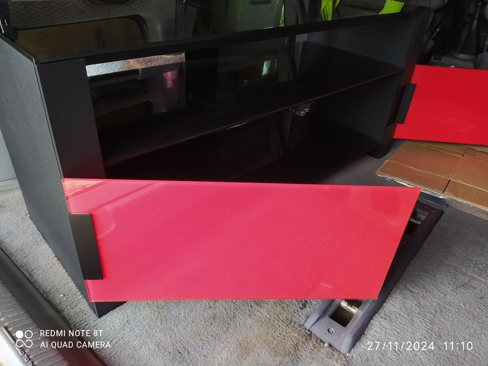 Meuble bas pour TV en Verre Noir et rouge 0 Avanton (86)