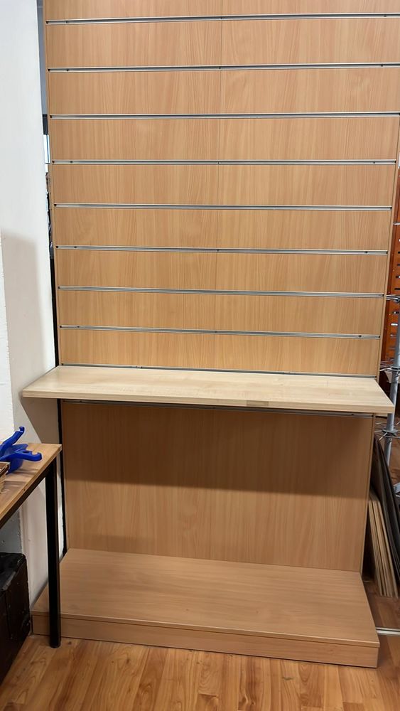 Meuble pr�sentoir 1.22mx2.20mx0.90m au sol 100 Osny (95)