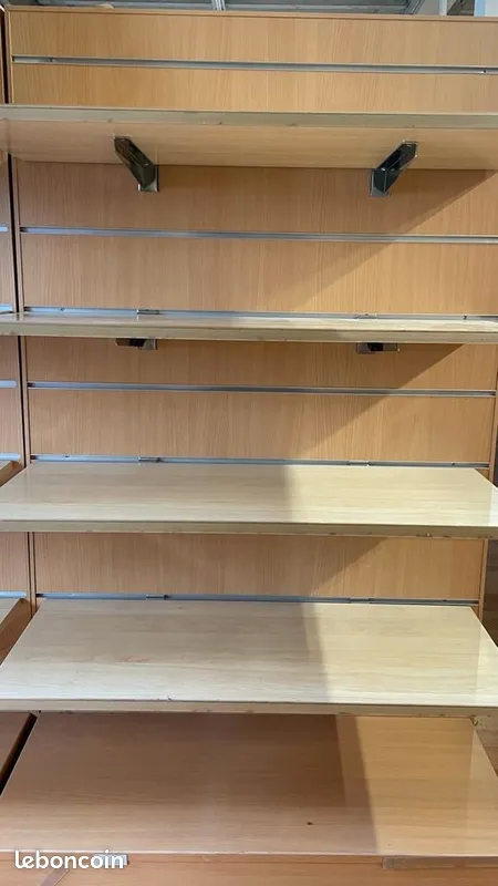 Meuble pr�sentoir (1.51mx0.95mx0.90m au sol) possible de fou 50 Osny (95)