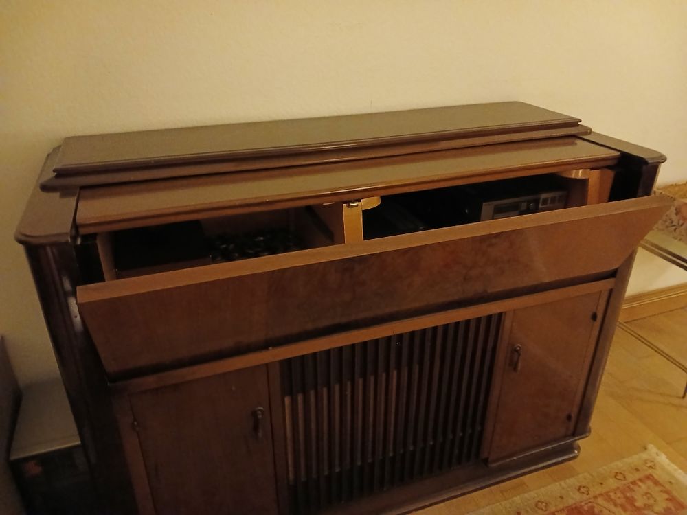 Meuble radio Phillips ann�e 1950 320 Strasbourg (67)