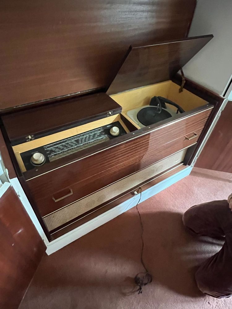 Meuble radio et tourne disques KORTING 650 Arnouville-l�s-Gonesse (95)