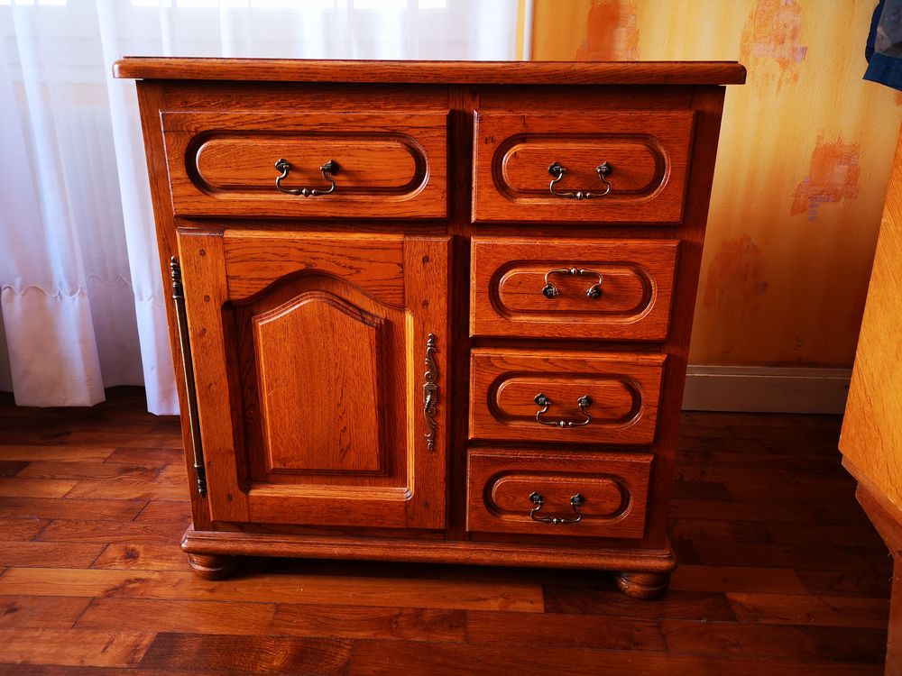 Meuble de rangement en bois. 
50 Chen�ve (21)